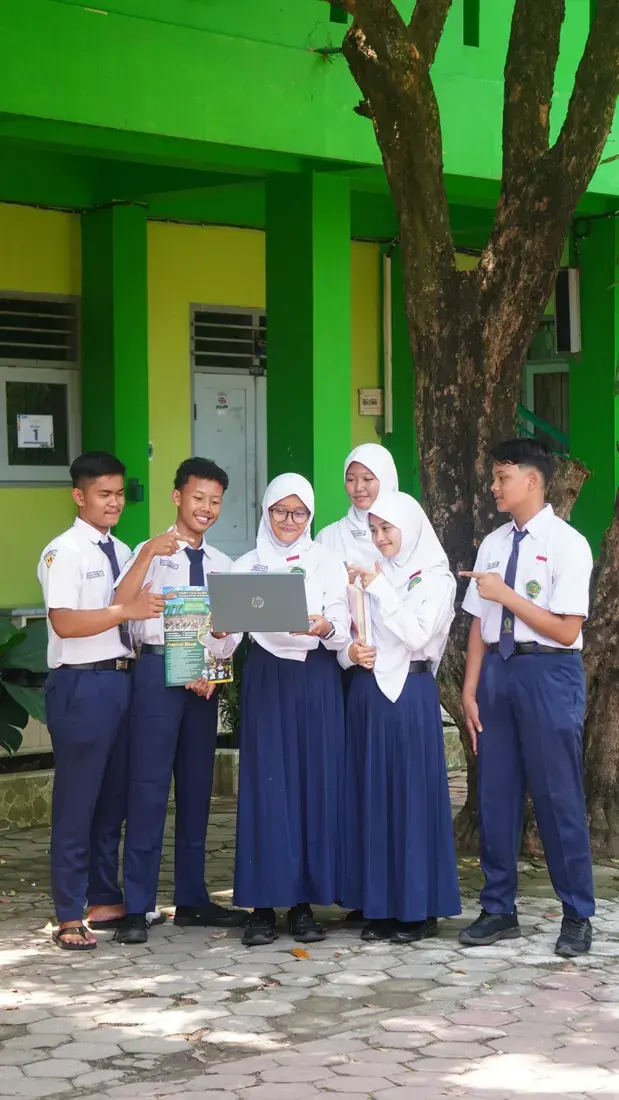 Siswa MTsN 2 Kota Kediri dalam aktivitas riset